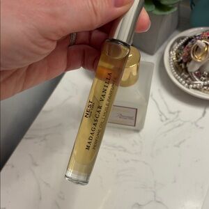 NEST Fragrances Madagascar Vanilla Perfume Oil Roll-On - Gold